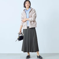 モデル身長168cm／M　アイスグレー着用