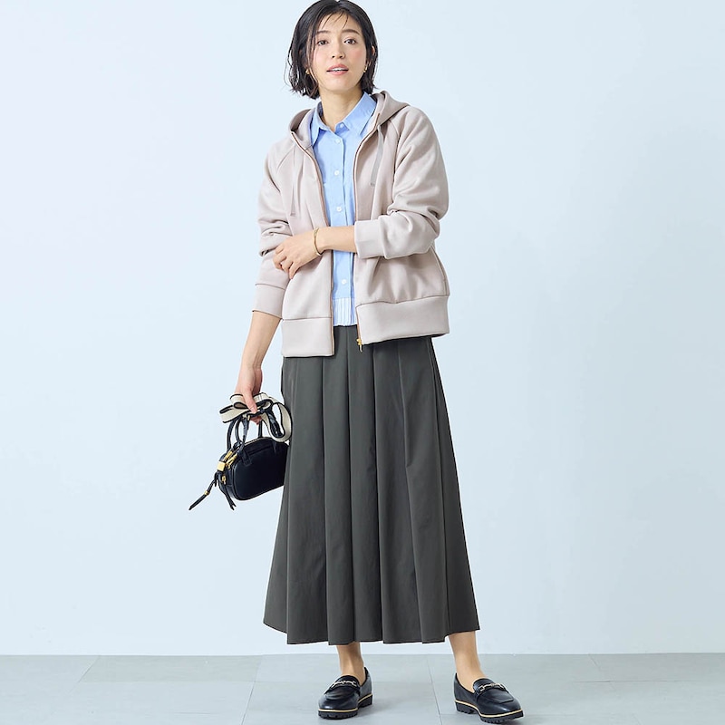 モデル身長168cm／M　アイスグレー着用