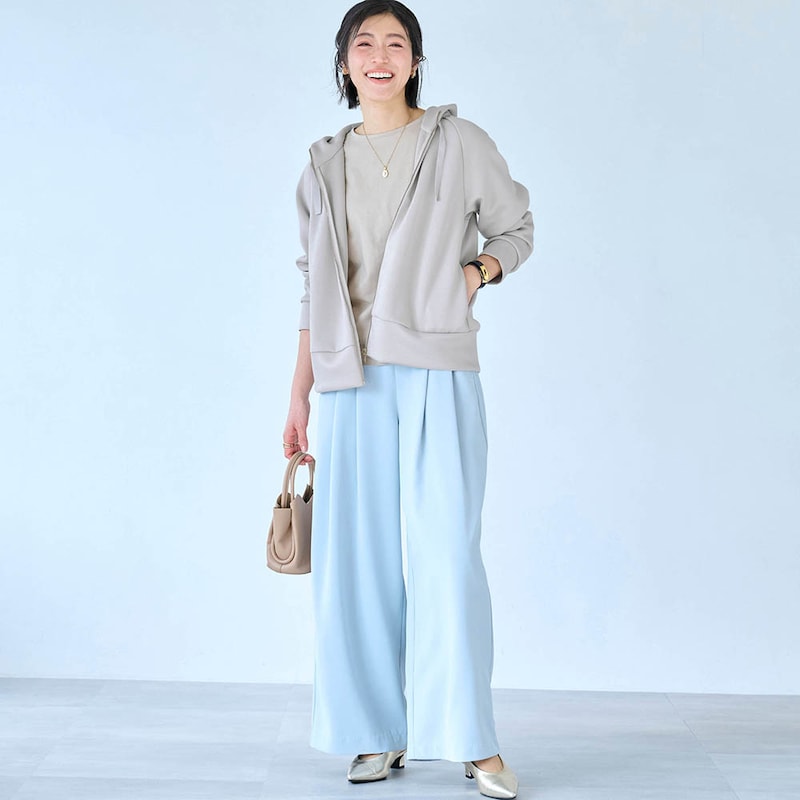 モデル身長168cm／M　アイスグレー着用