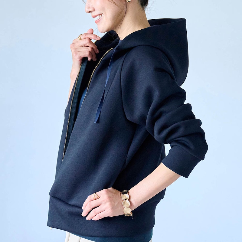 モデル身長168cm／M　ネイビー着用