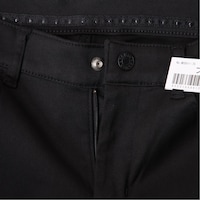 シャツが出ないように内側にすべり止めテープ付き