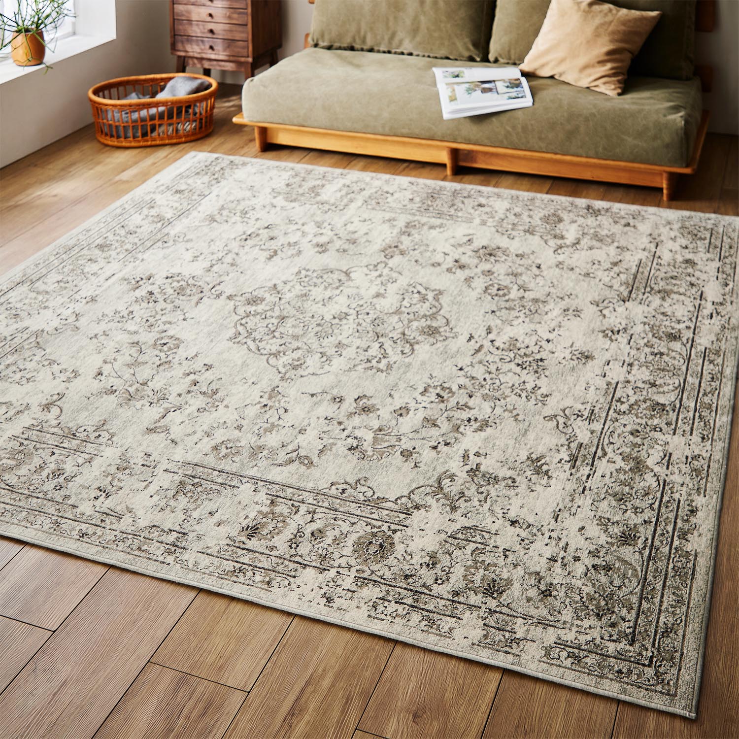 【ベルメゾン】アンティーク調デザインのなめらかジャカード織りラグ 【ベルメゾン】アンティーク調デザインのなめらかジャカード織りラグ