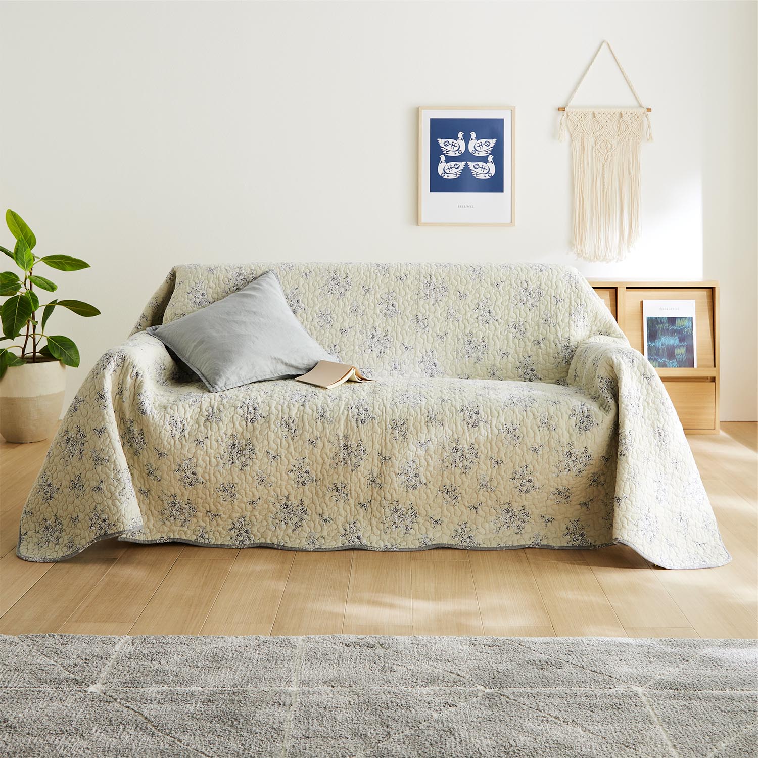 【ベルメゾン】ナチュラル花柄のリバーシブルマルチカバー・ソファーカバー