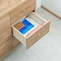 小引出しはリビング小物や書類などの収納にも