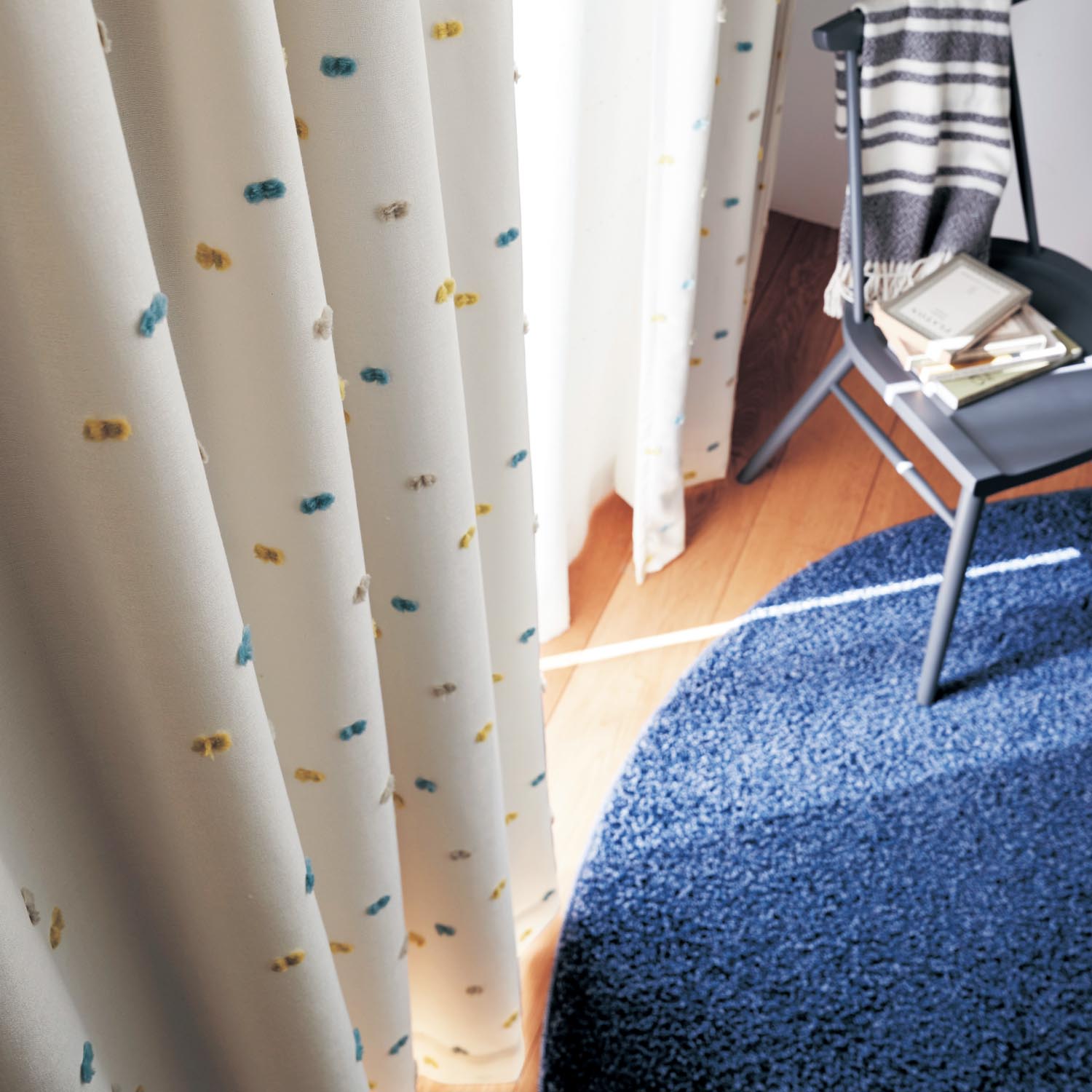 【アウトレット】 コーティング裏地付きぽんぽんデザインの遮光・遮熱・防音カーテン <2枚組/1枚> 【アウトレット】 コーティング裏地付きぽんぽんデザインの遮光・遮熱・防音カーテン <2枚組/1枚>