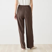 モデル身長168cm／M ※写真は撮影用のため股下+4cmになります。