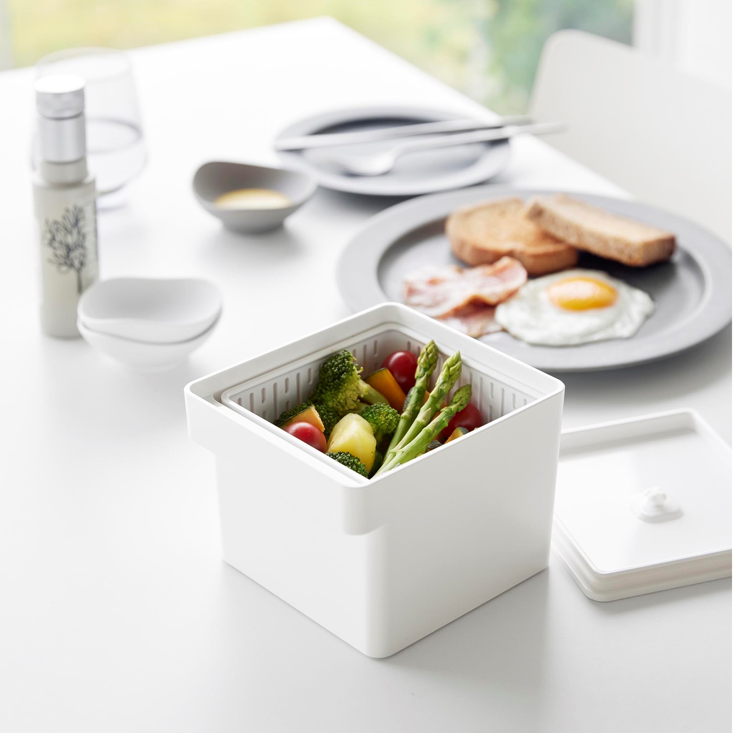 【タワー/tower】電子レンジ・食洗機対応のザル付き保存容器 【タワー/tower】電子レンジ・食洗機対応のザル付き保存容器