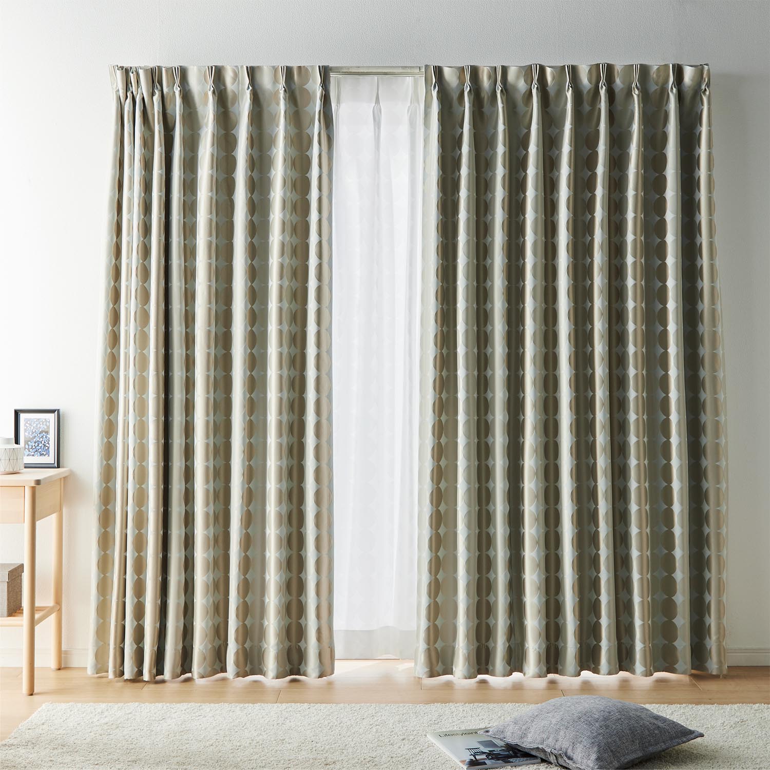 【ベルメゾン】【オーダー】 【2倍ヒダ】サークル柄の遮光・遮熱・防炎・形状記憶オーダーカーテン