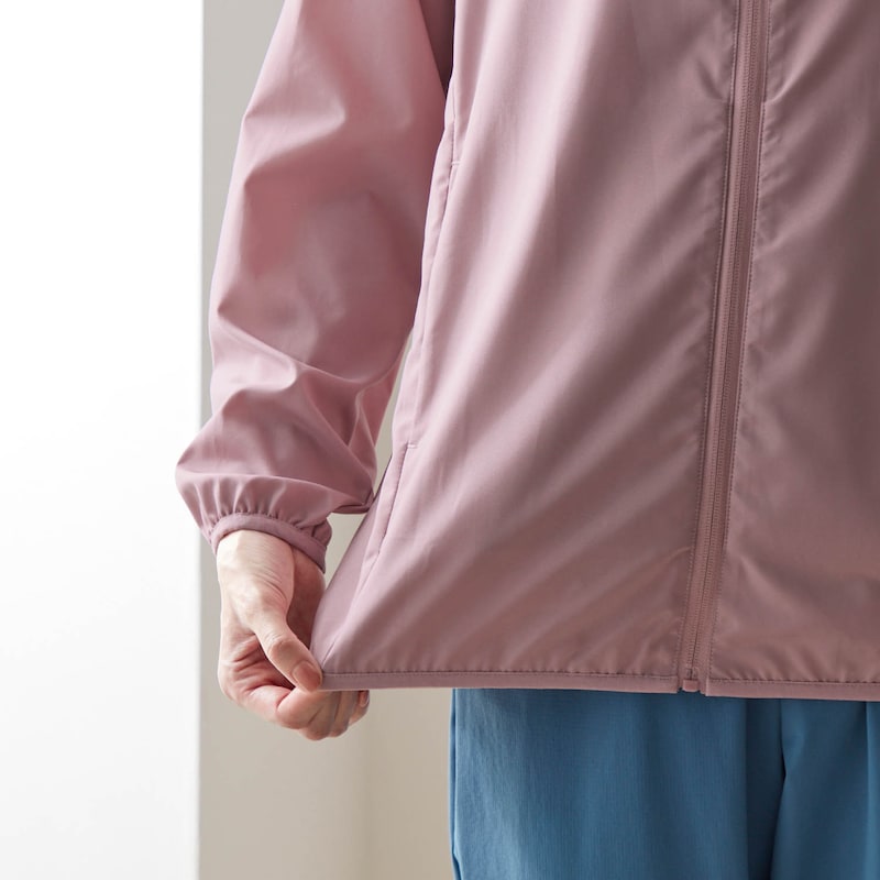 裾と袖口はゴムでフィットして丸みのあるシルエットに　※仕様のみ参照