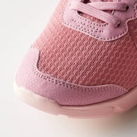 ややつま先を広めに設定し、より足指を動かしやすくアップデート　※仕様のみ参照