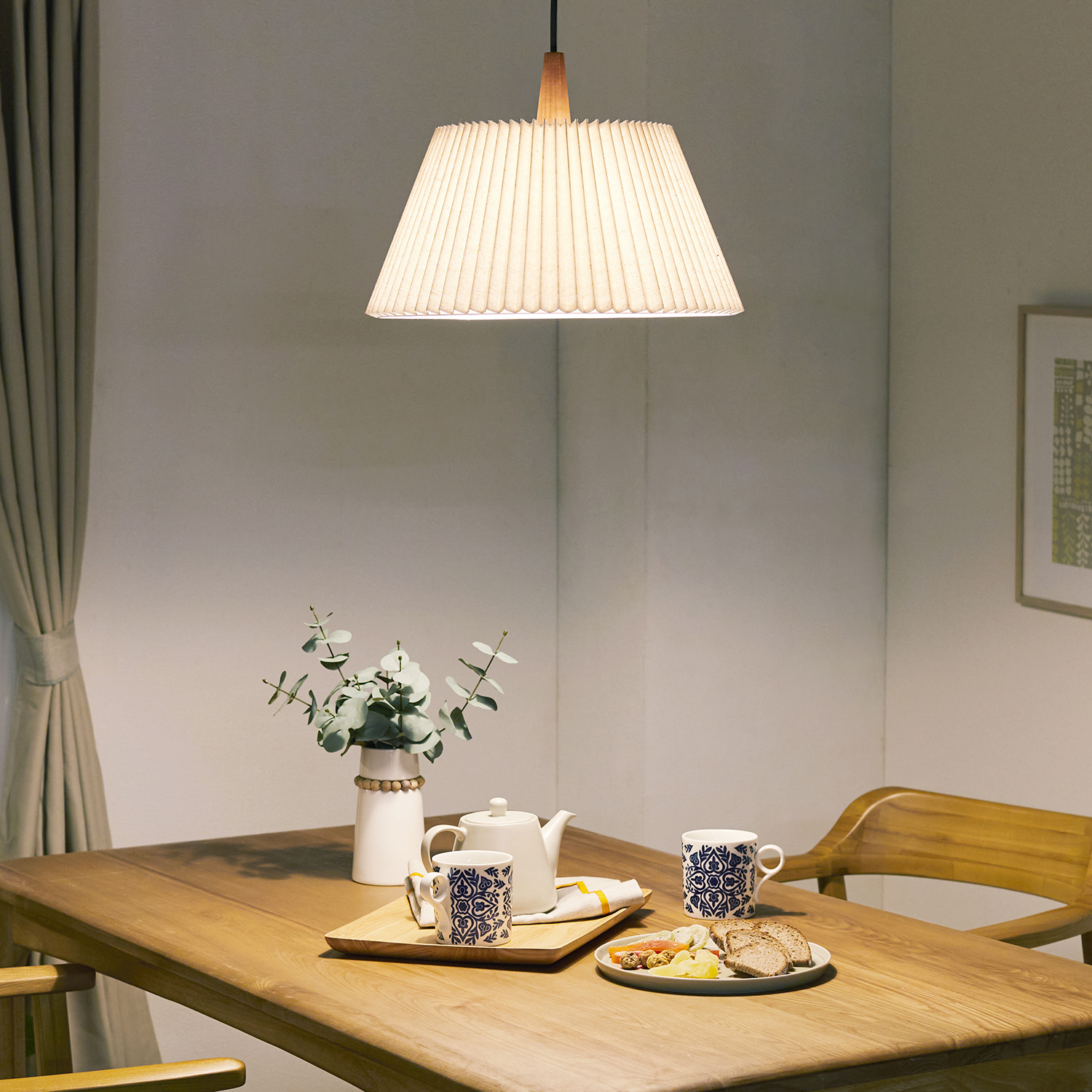 ファブリックセードのペンダントライト「ウスヴァ/Usva」(インターフォルム/INTERFORM) ファブリックセードのペンダントライト「ウスヴァ/Usva」(インターフォルム/INTERFORM)