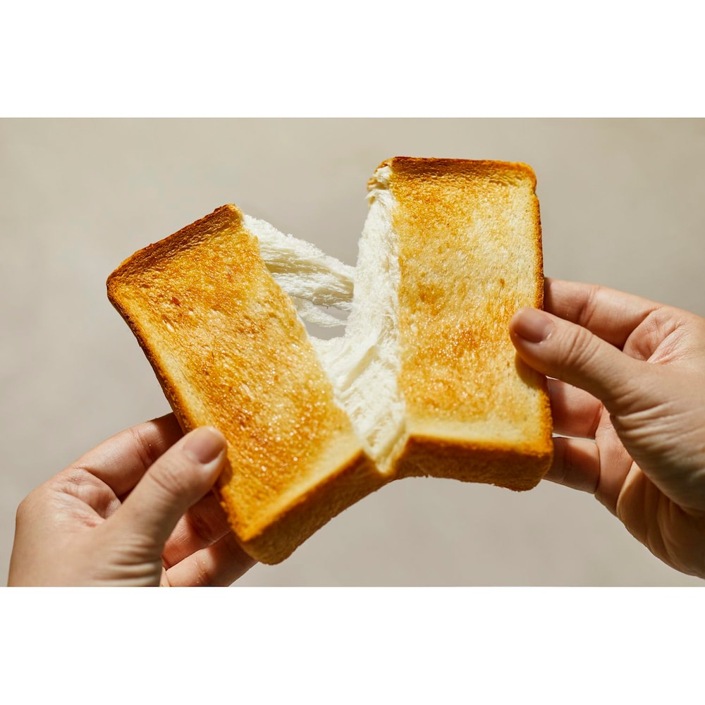 水を入れて焼くだけで、いつものトーストが外はカリッ、中はもっちりふわふわな驚きの食感に。
