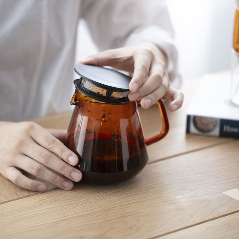 蓋にメッシュフィルターが付いているので、ティーはもちろん、フタを外してコーヒーサーバーとしても