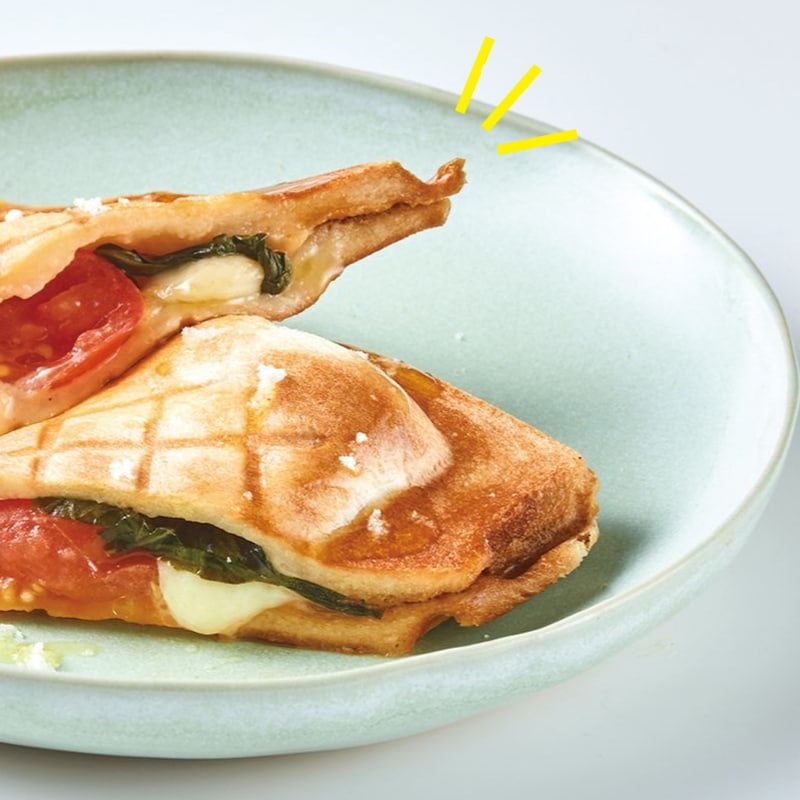 片手でつまめる、ちょうどいいサイズのホットサンドが作れます