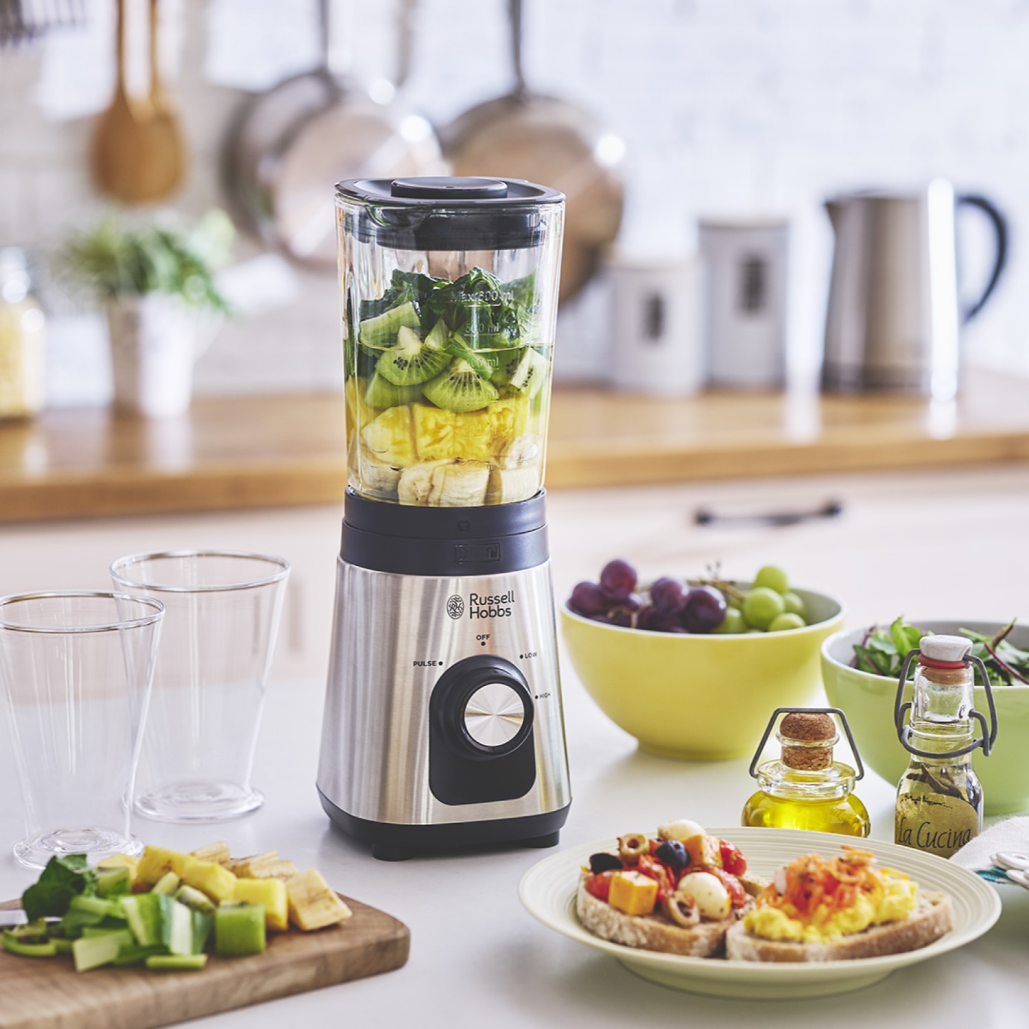 【ラッセルホブス/Russell Hobbs】ベーシックブレンダー 【氷も砕けるハイパワー/チタンコートの4枚刃】