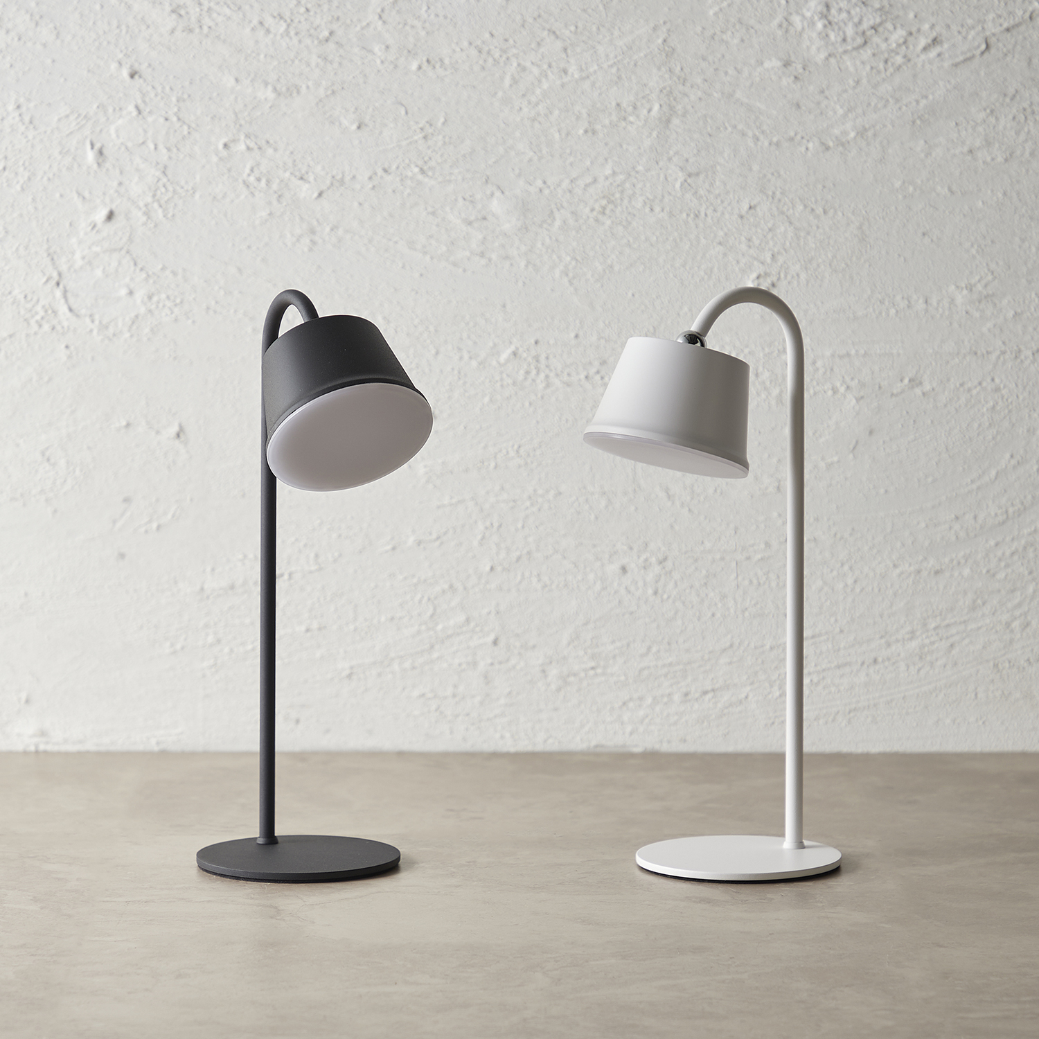 【ディ クラッセ/DI CLASSE】デスクライトとしてもランタンとしても使える充電式LEDライト「マグネッコ/Magnecco」 【災害時などの非常灯にも】