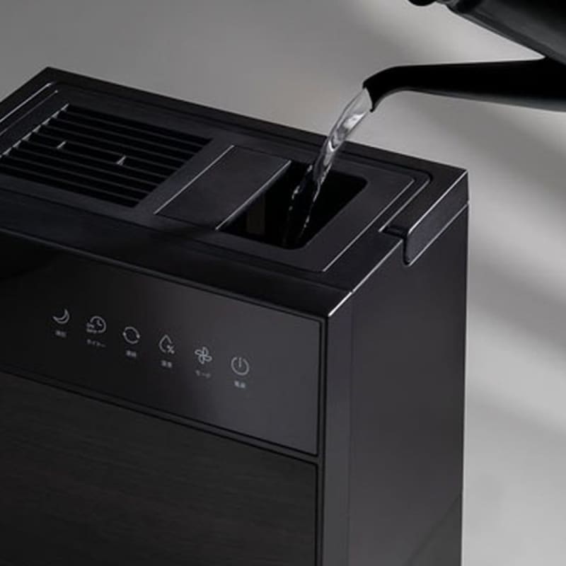 フタをしたまま上から水を注ぐこともできる上部給水を採用