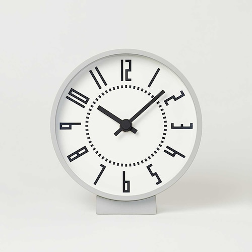 読みやすさにこだわった駅時計デザインの置き時計 「eki clock」
