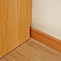巾木除けがあるので壁面にぴったり設置できます／ナチュラル