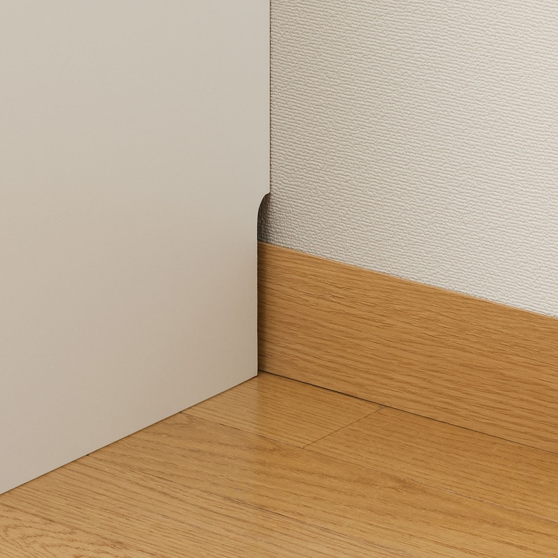 巾木除けがあるので壁面にピッタリ設置できます