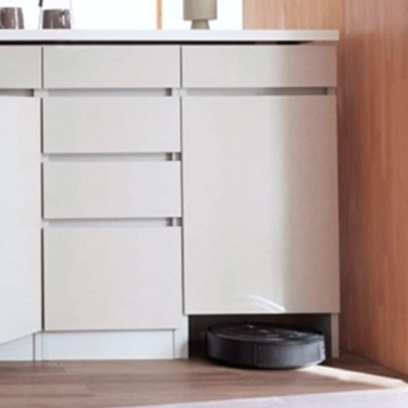 配線キャビネットはお掃除ロボが入ります