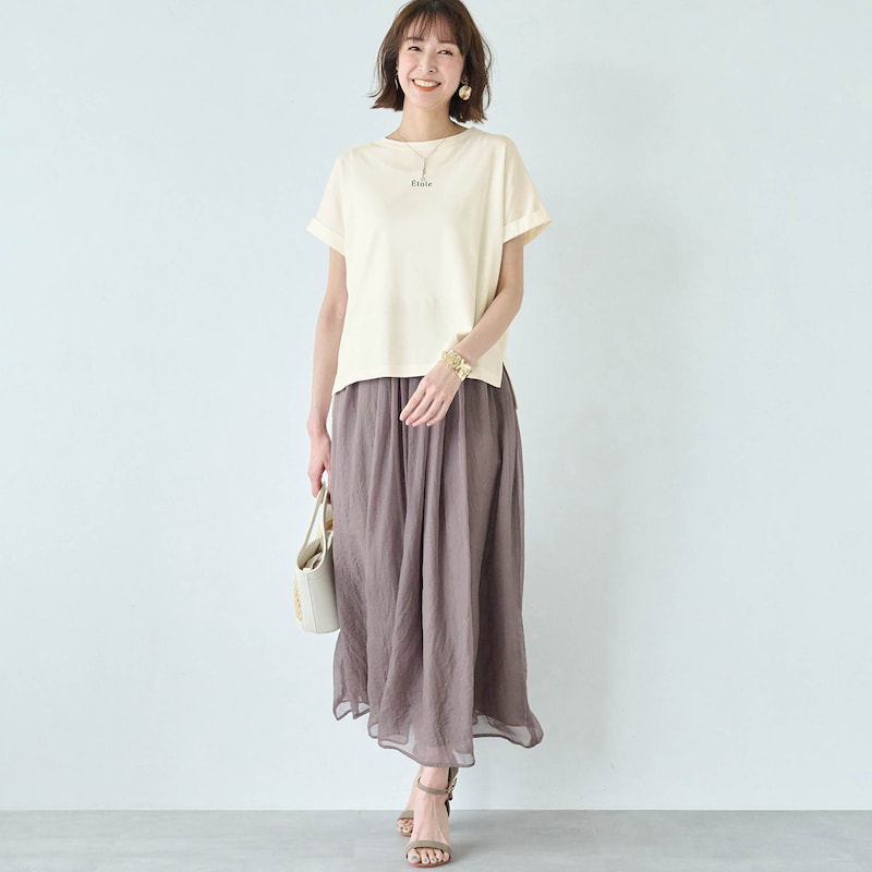 モデル身長170cm／M・オフホワイト（プチロゴ）