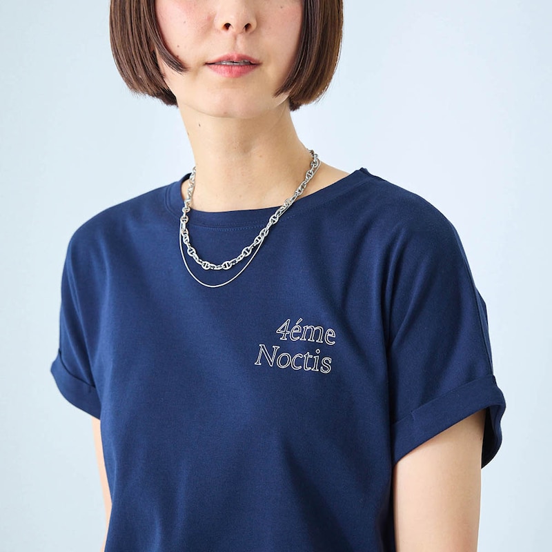 モデル身長168cm／M・ネイビー（前後プリント）