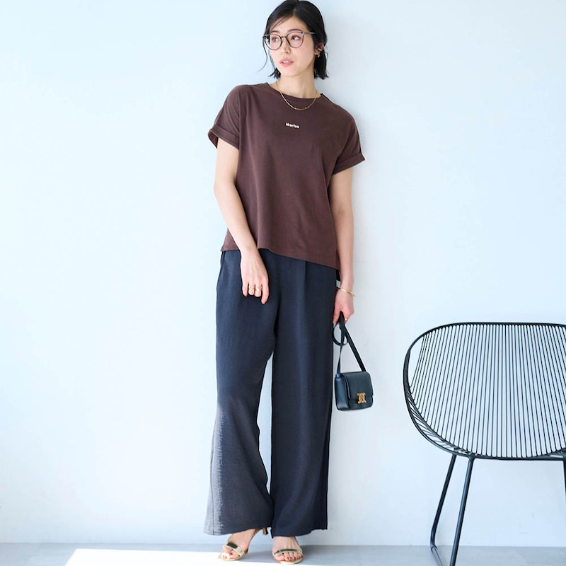 モデル身長168cm／M・ブラウン（プチロゴ刺繍）