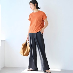 モデル身長168cm／M・キャメルオレンジ（プチロゴ刺繍）
