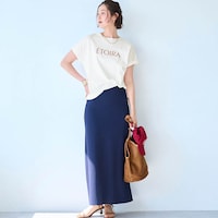 モデル身長168cm／M・オフホワイト（ロゴD）
