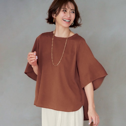 Tシャツ感覚で着られるシンプルブラウス