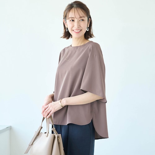 Tシャツ感覚で着られるシンプルブラウス