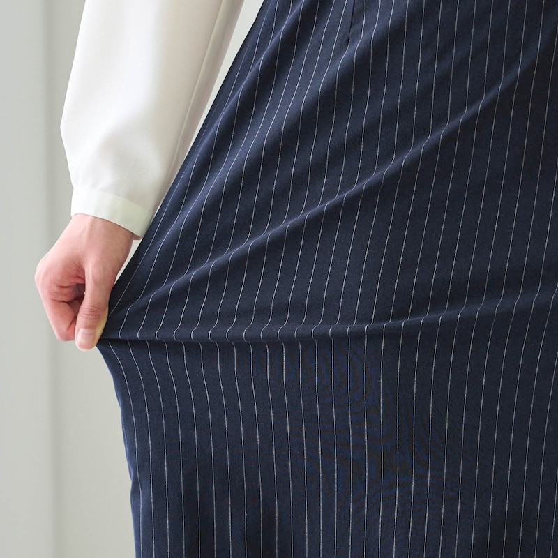 ハイストレッチ素材だから座っている時も「ラクちん＆キレイ」