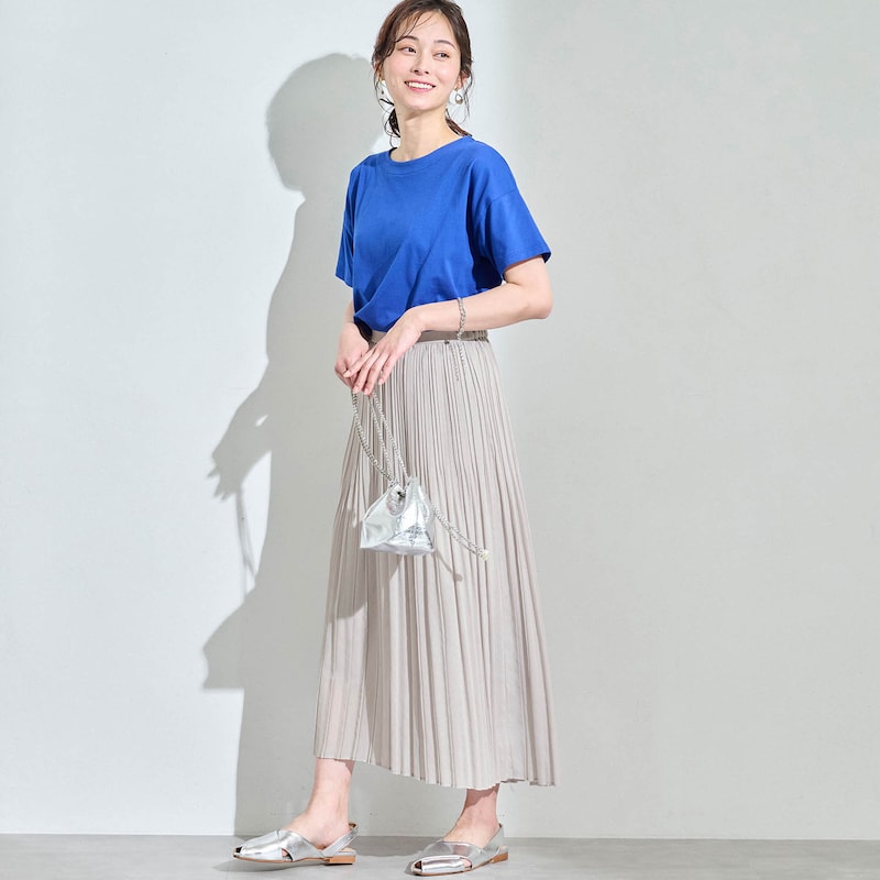 モデル身長166cm／M　※写真は撮影用のため、総丈+6cmになります。