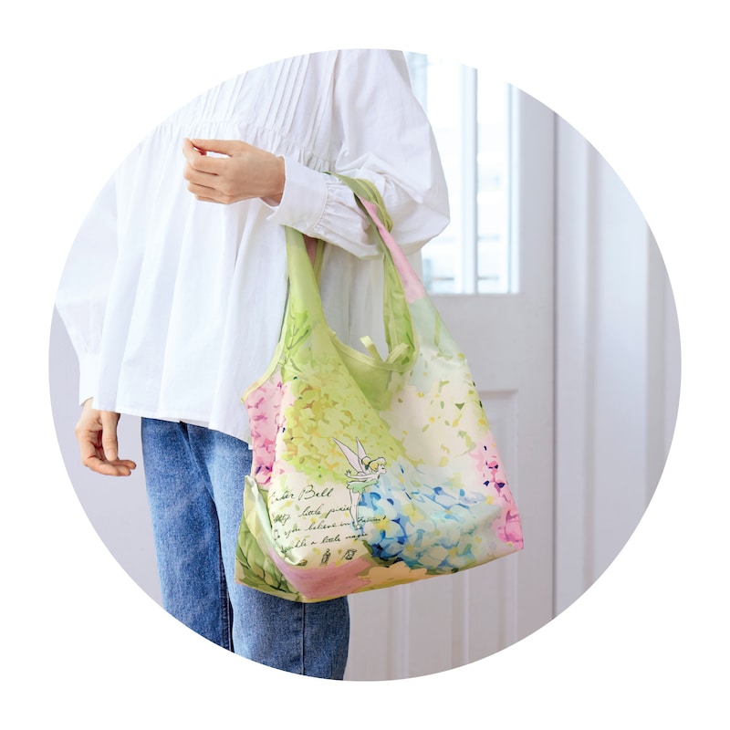 水平に持ち運びたいお弁当やお寿司などのトレーも安定感よし。