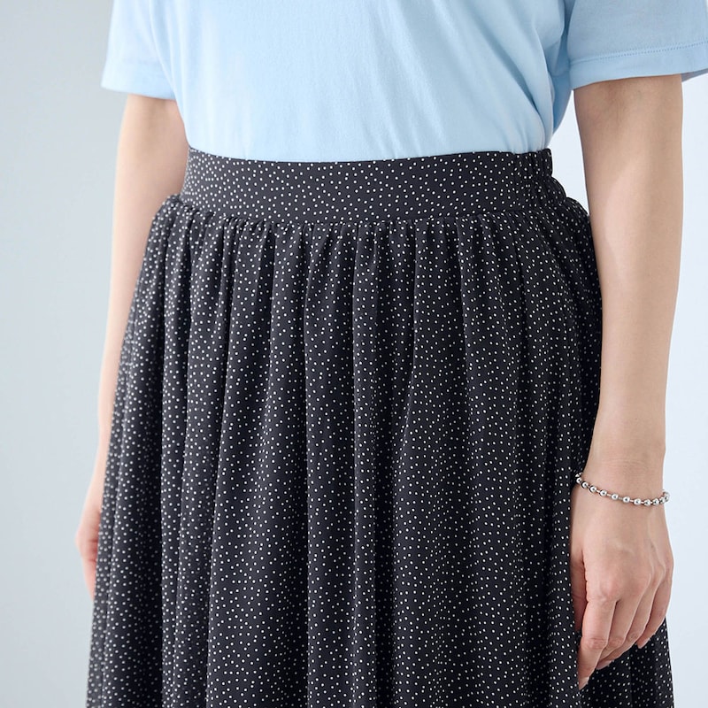 ウエスト前はフラットにして、インしてもすっきり