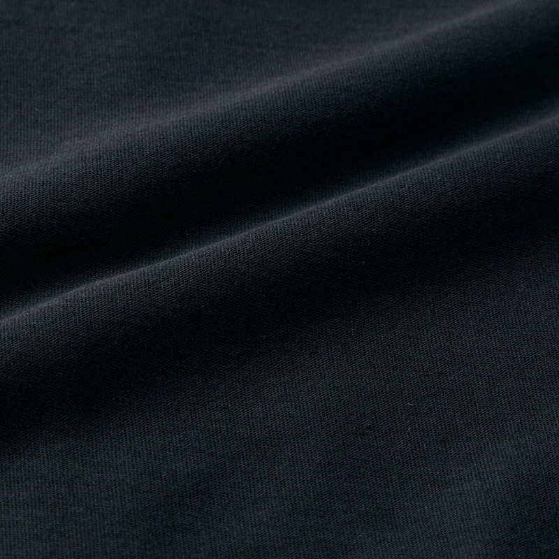 裏地は吸水速乾性に優れた「サラリスト」を使用