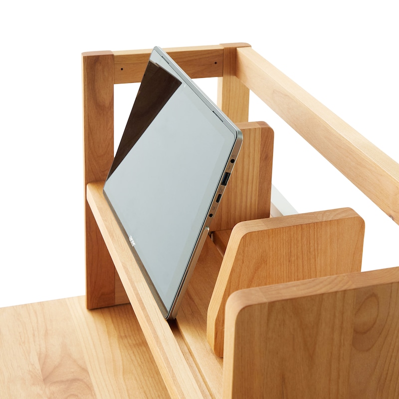 棚部には溝があるのでタブレットが立てられます。/上置き