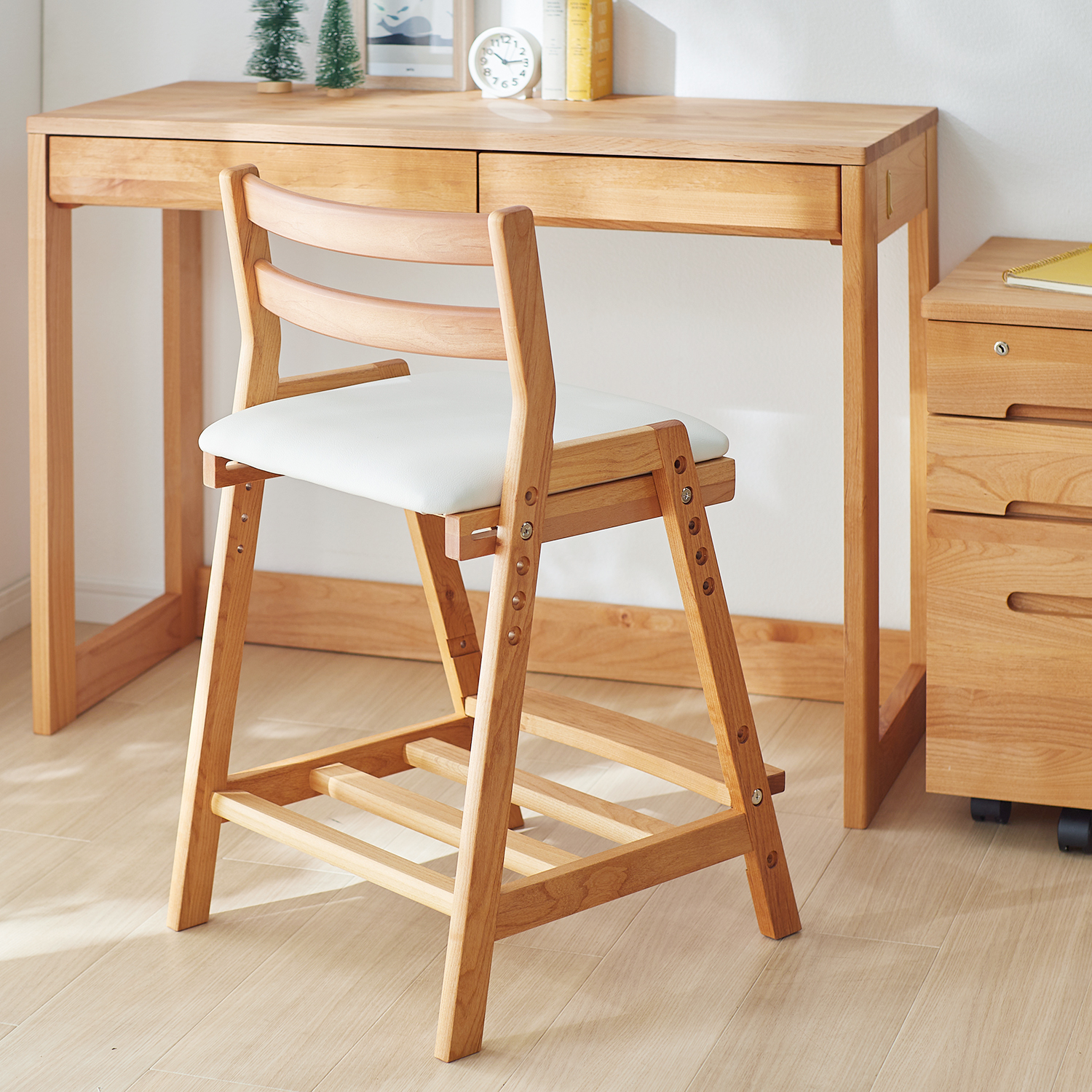 【堀田木工所】すっきりデザインのアルダー材の学習チェア