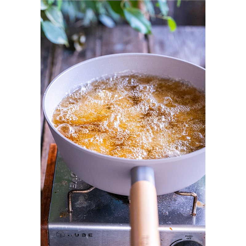 深さがあるので揚げ物調理にも使えます。