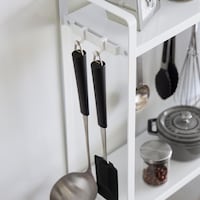 ラック側面にもフックを掛けることができます。