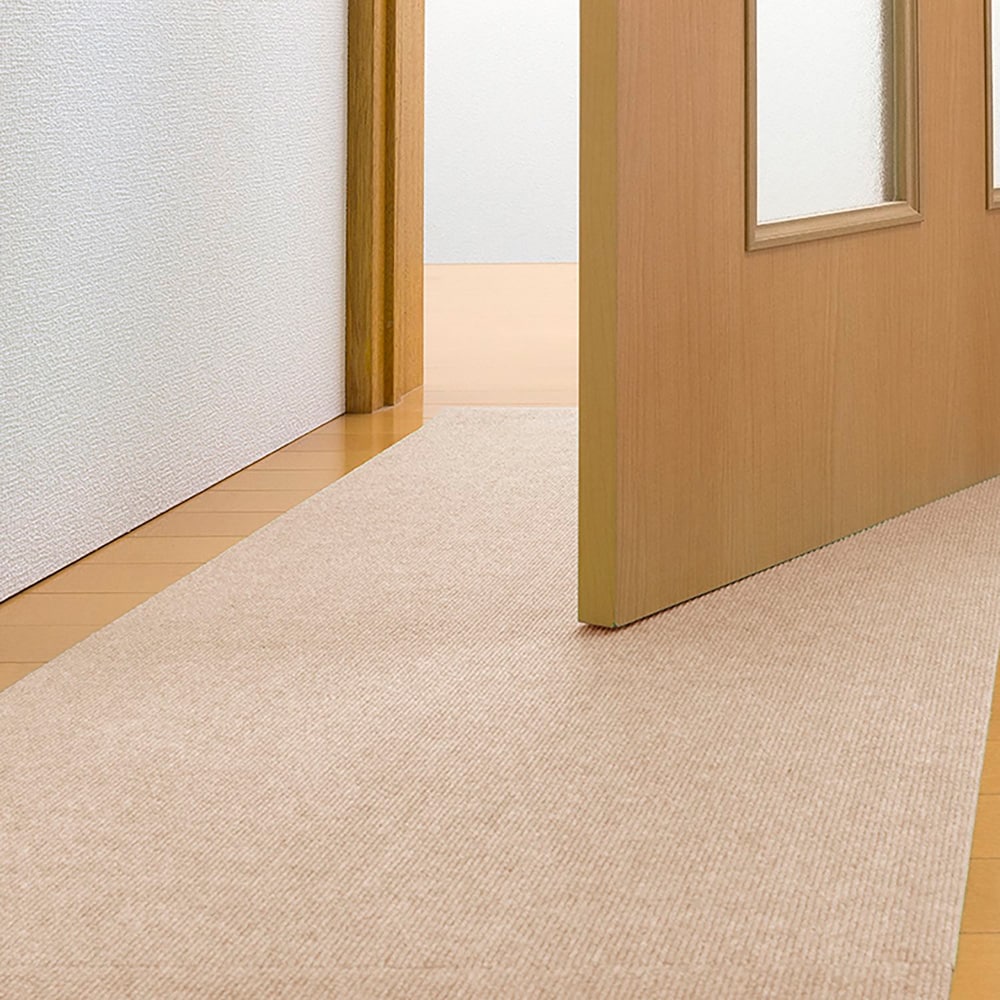 ドアの開け閉めの邪魔にならない薄型