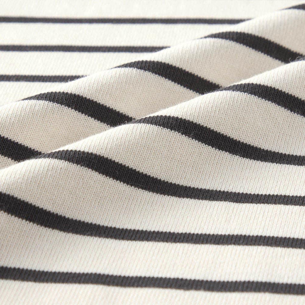 身生地はしっかりとしたハリ感のある綿100%のカットソー素材