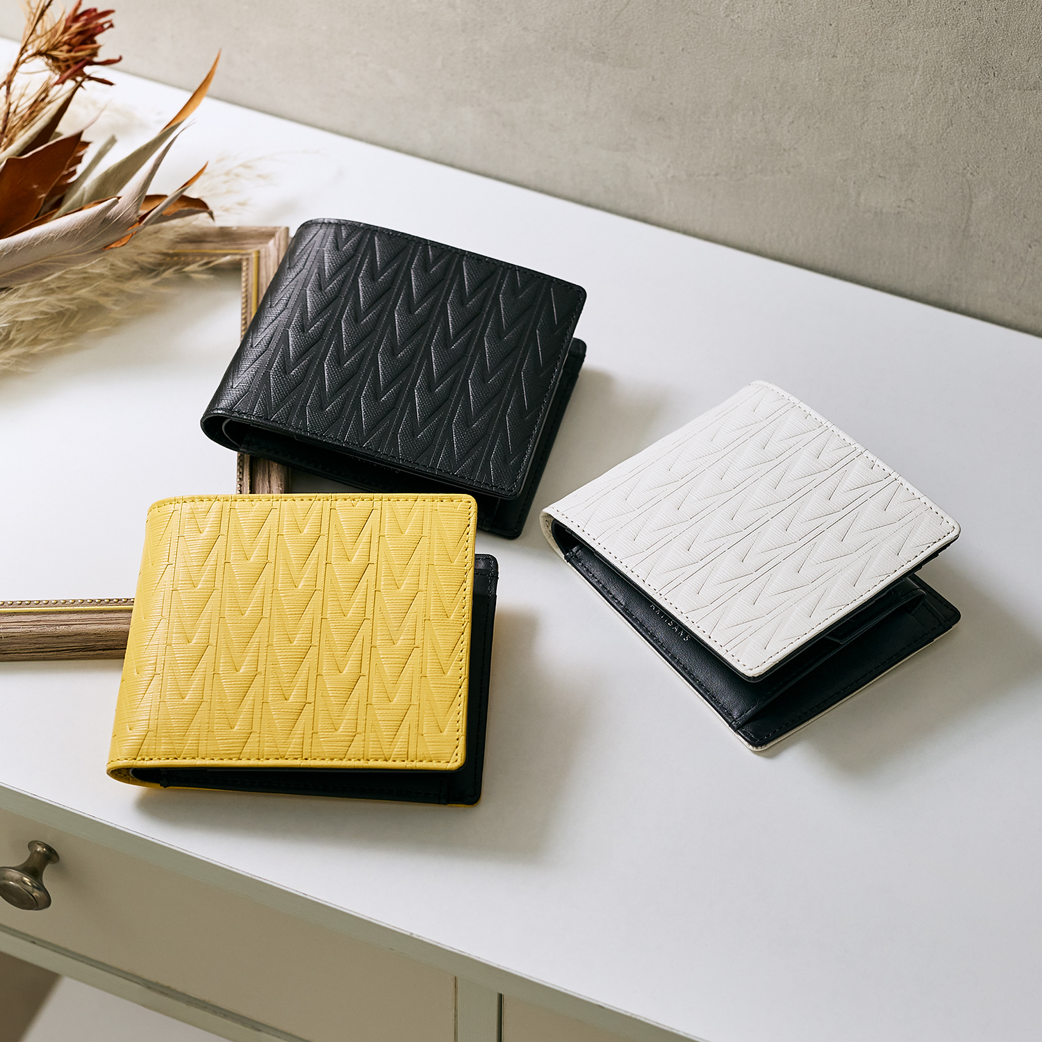 【ベルメゾン】本革二つ折り財布 (男女兼用) 【ベルメゾン】本革二つ折り財布 (男女兼用)