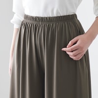 ウエストは総ゴム仕様ではき心地ラク