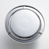 一般的なやかんよりも底面を広く設計することで、火に当たる面積が大きくなり、早くお湯が沸きます