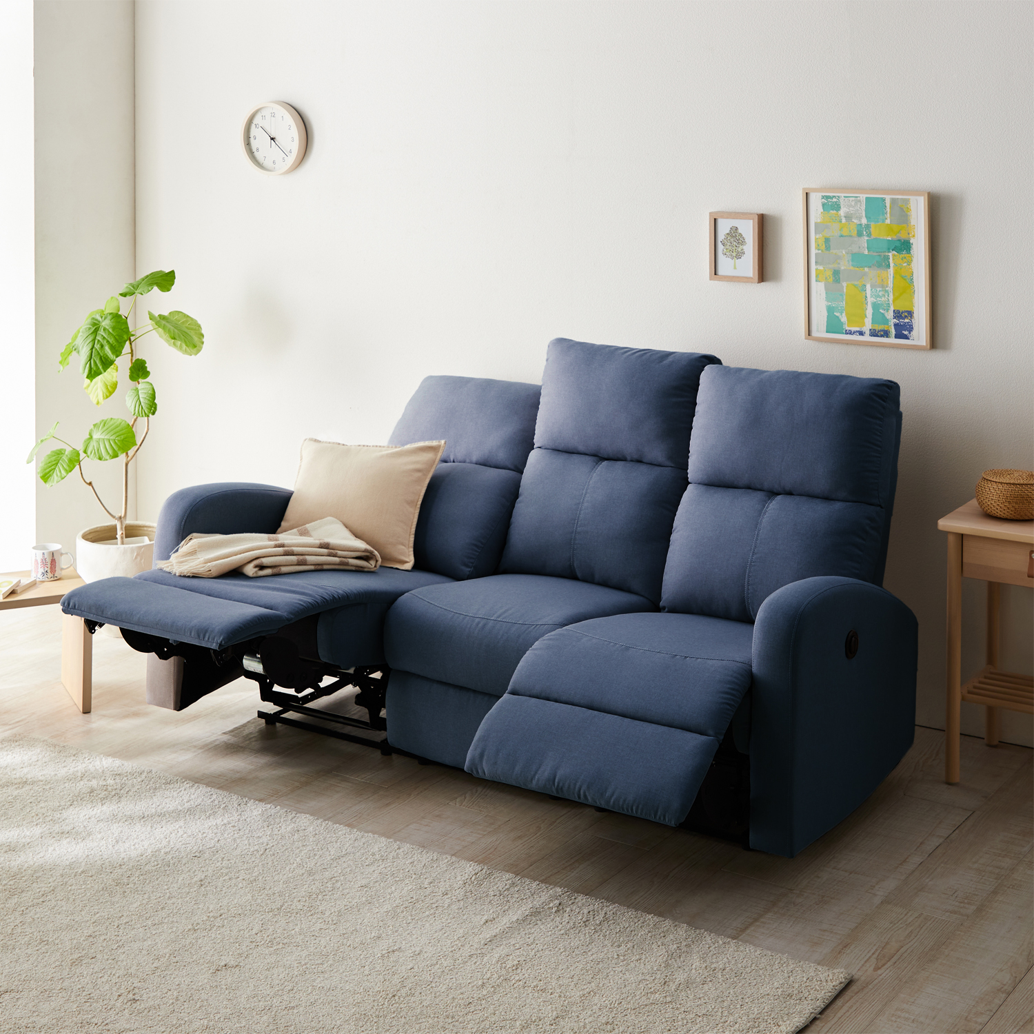 【ベルメゾン】コンパクトでもゆったり座れる!ハイバック電動リクライニングソファー