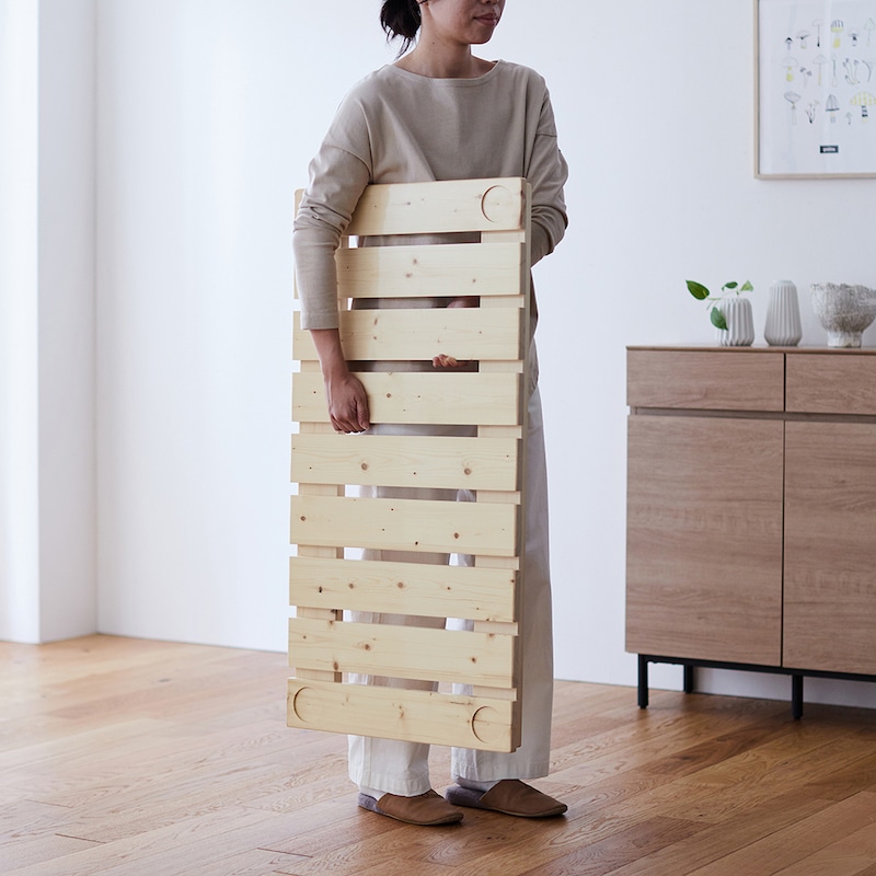 1枚ずつであれば、女性でも移動のために持ち上げることができます