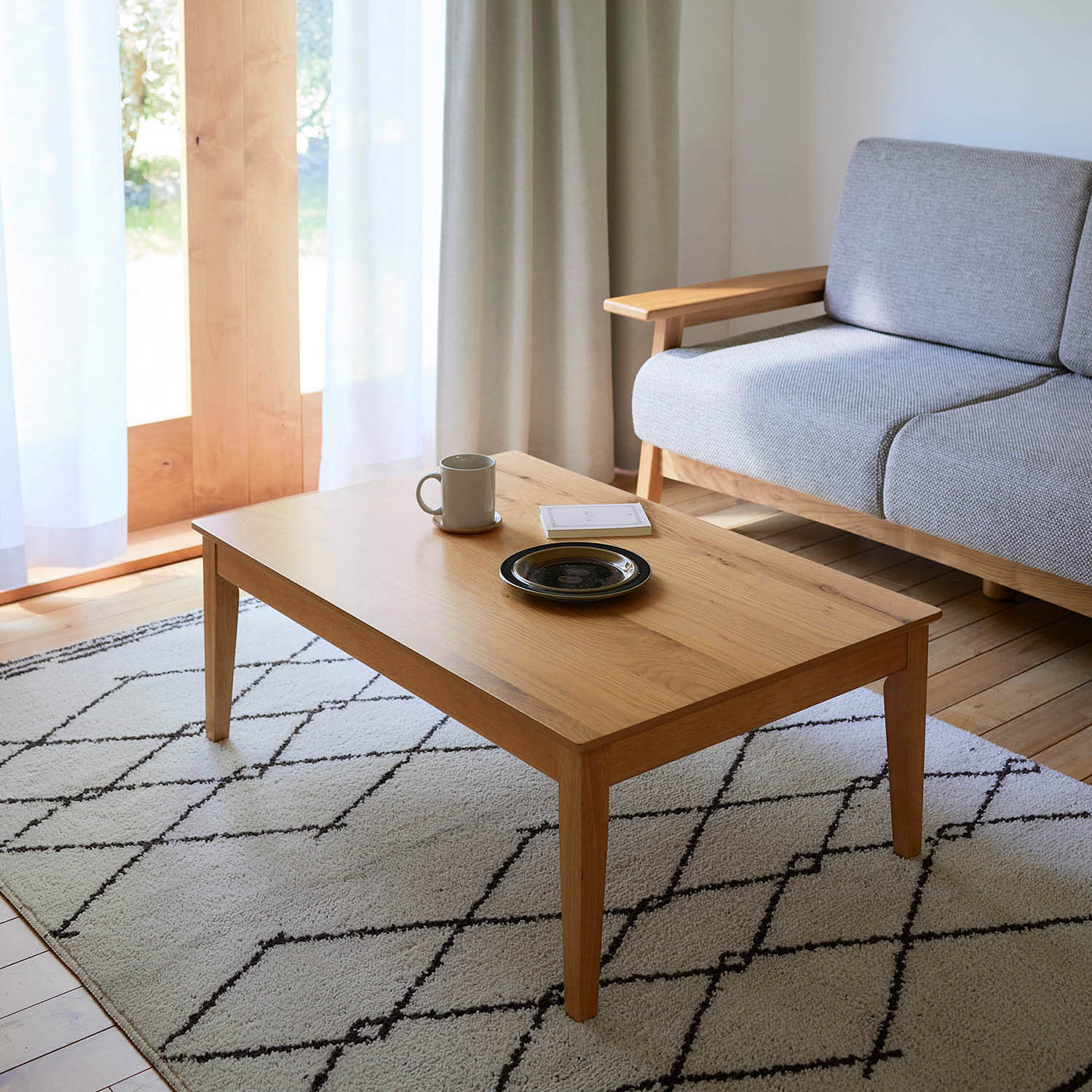 【ベルメゾン】節ありオーク材の薄型リビングローテーブル 【ベルメゾン】節ありオーク材の薄型リビングローテーブル