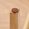 脚裏には傷防止のフェルト付き